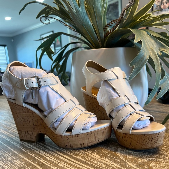 Kennedy Strappy Wedge - Picture 3 of 6